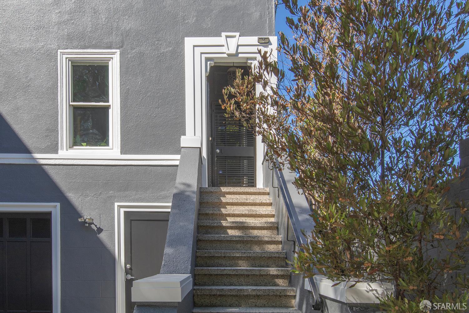 Detail Gallery Image 3 of 47 For 2360 Folsom St a,  San Francisco,  CA 94110 - 2 Beds | 1 Baths