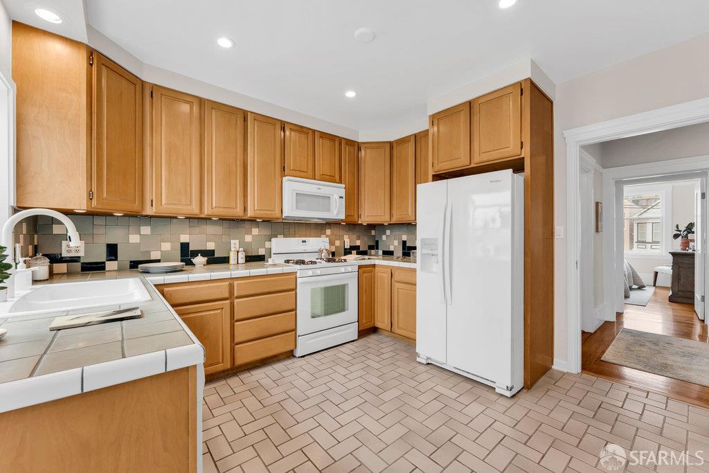 Detail Gallery Image 27 of 85 For 371 Hearst Ave, San Francisco,  CA 94112 - 3 Beds | 2 Baths