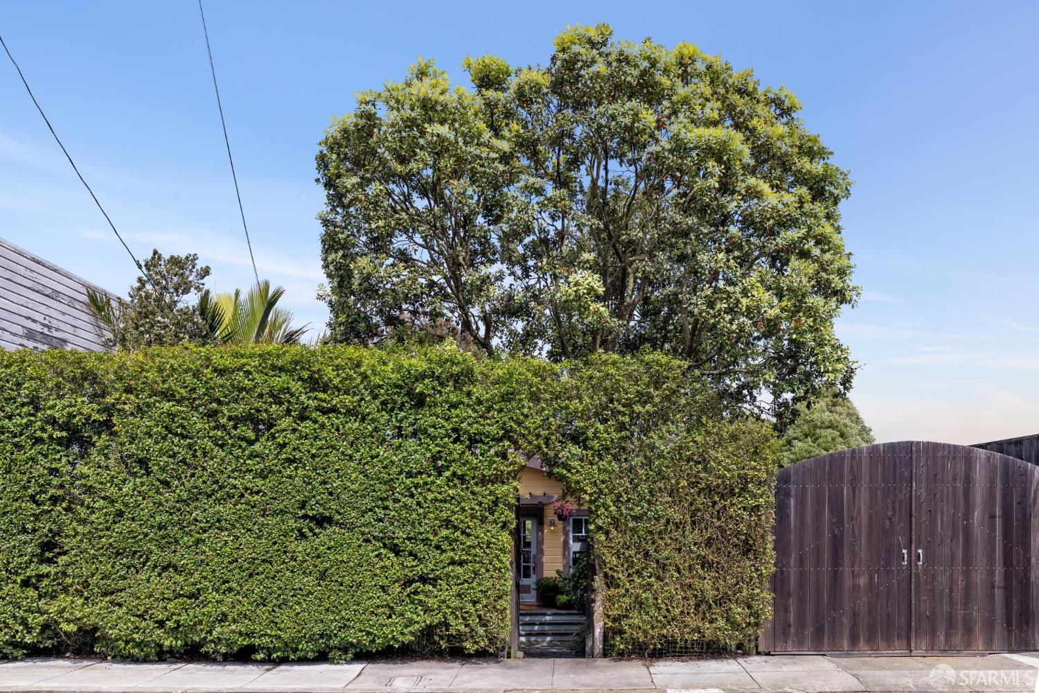 Detail Gallery Image 2 of 81 For 114 Shakespeare St, San Francisco,  CA 94112 - 2 Beds | 2 Baths