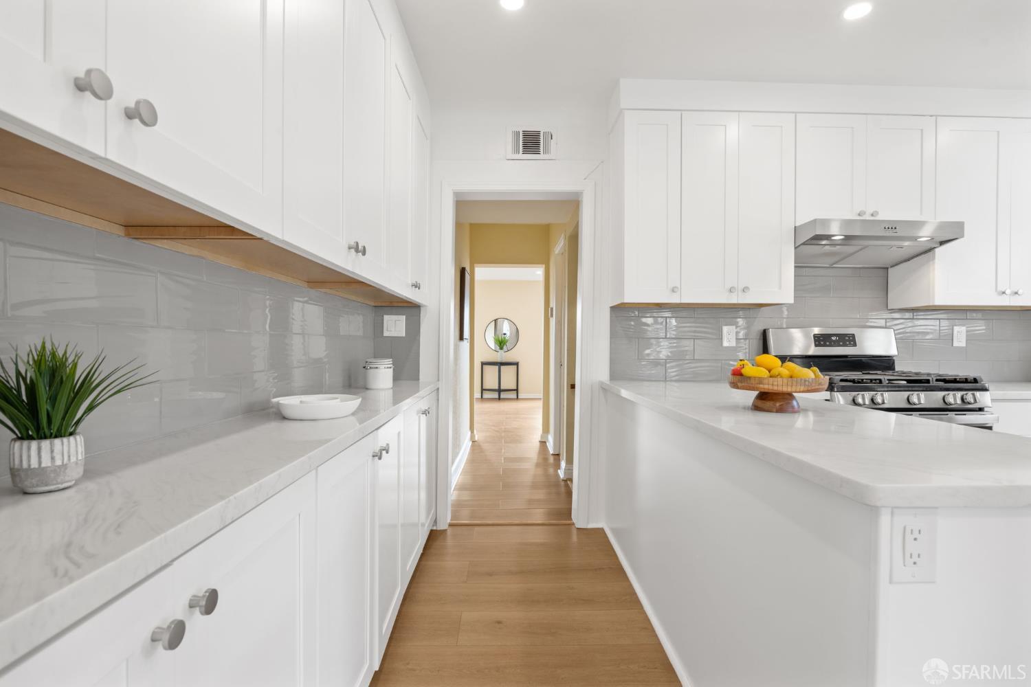 Detail Gallery Image 9 of 50 For 435 Wilde Ave, San Francisco,  CA 94134 - 4 Beds | 3 Baths