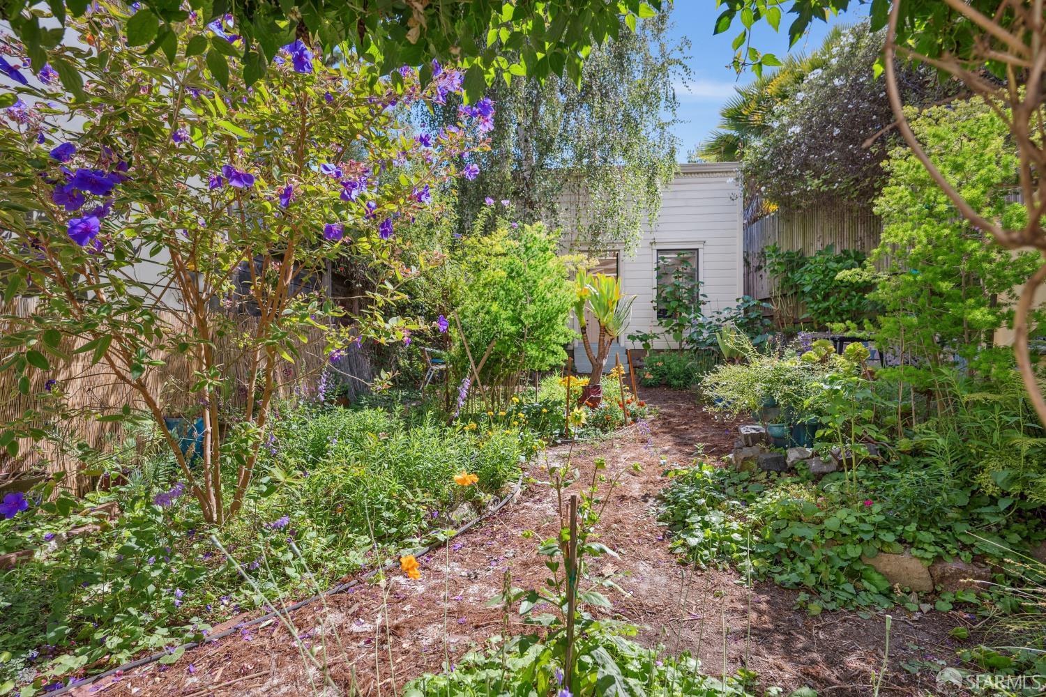 Detail Gallery Image 52 of 75 For 4047 Cesar Chavez St, San Francisco,  CA 94131 - 2 Beds | 1 Baths