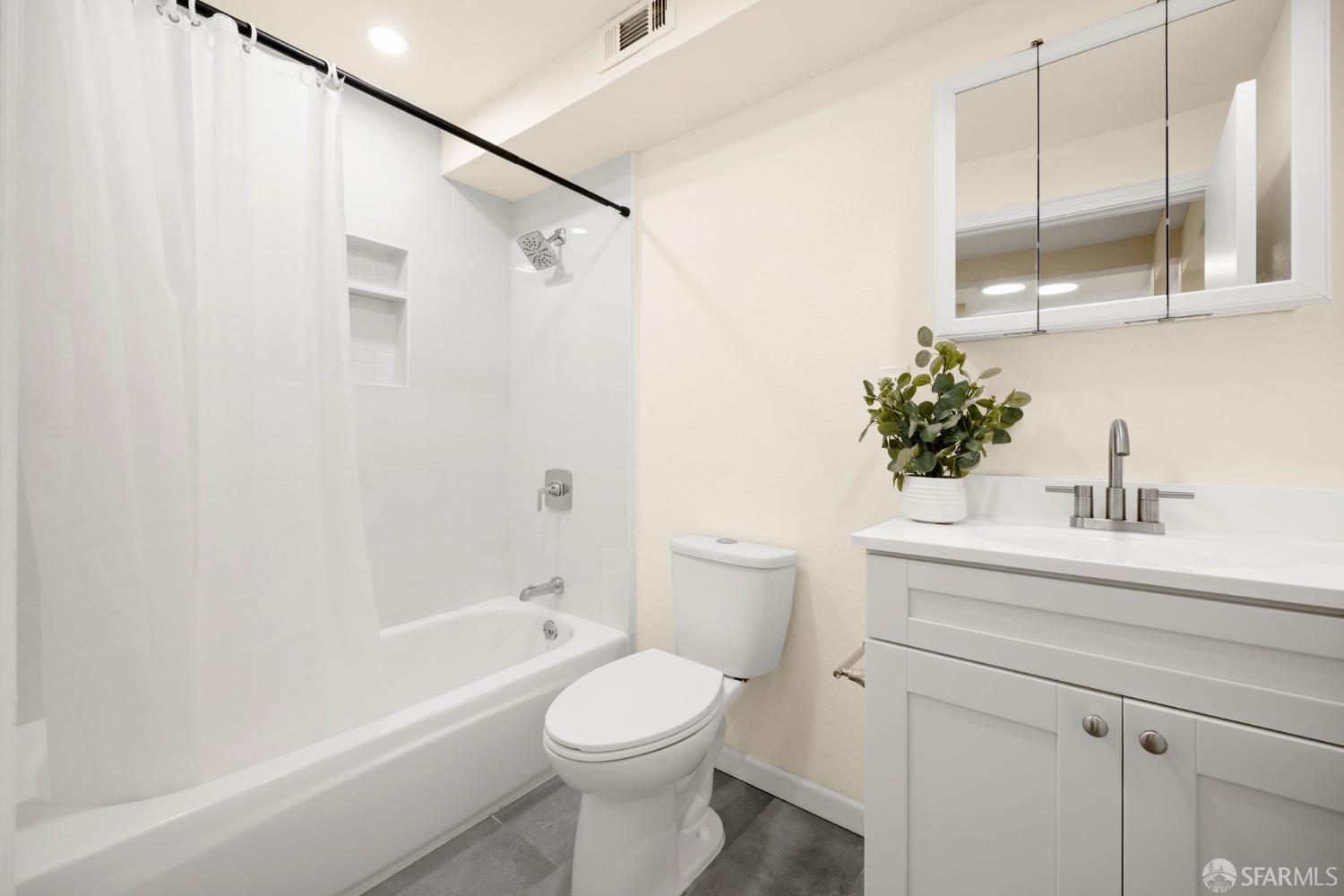 Detail Gallery Image 32 of 50 For 435 Wilde Ave, San Francisco,  CA 94134 - 4 Beds | 3 Baths