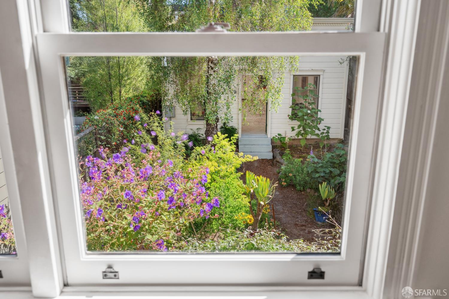 Detail Gallery Image 17 of 75 For 4047 Cesar Chavez St, San Francisco,  CA 94131 - 2 Beds | 1 Baths