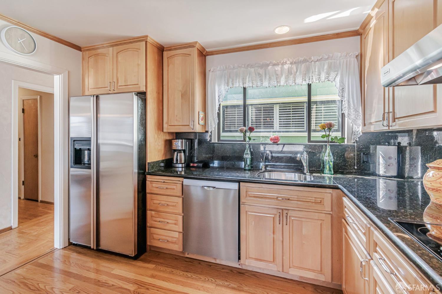 Detail Gallery Image 7 of 45 For 366 Harvard St, San Francisco,  CA 94134 - 4 Beds | 2 Baths