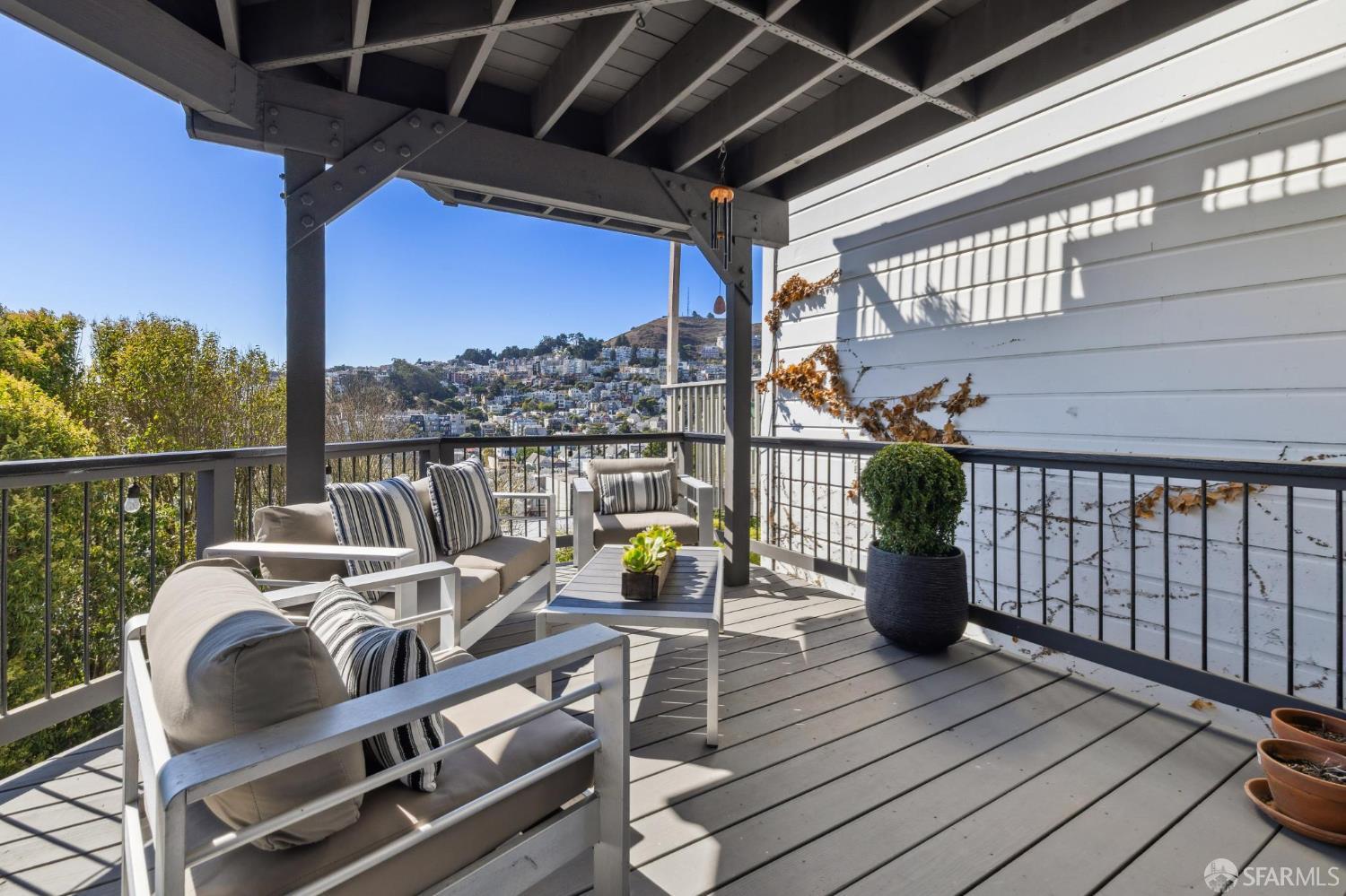 Detail Gallery Image 30 of 47 For 27 Saturn St, San Francisco,  CA 94114 - 3 Beds | 2 Baths