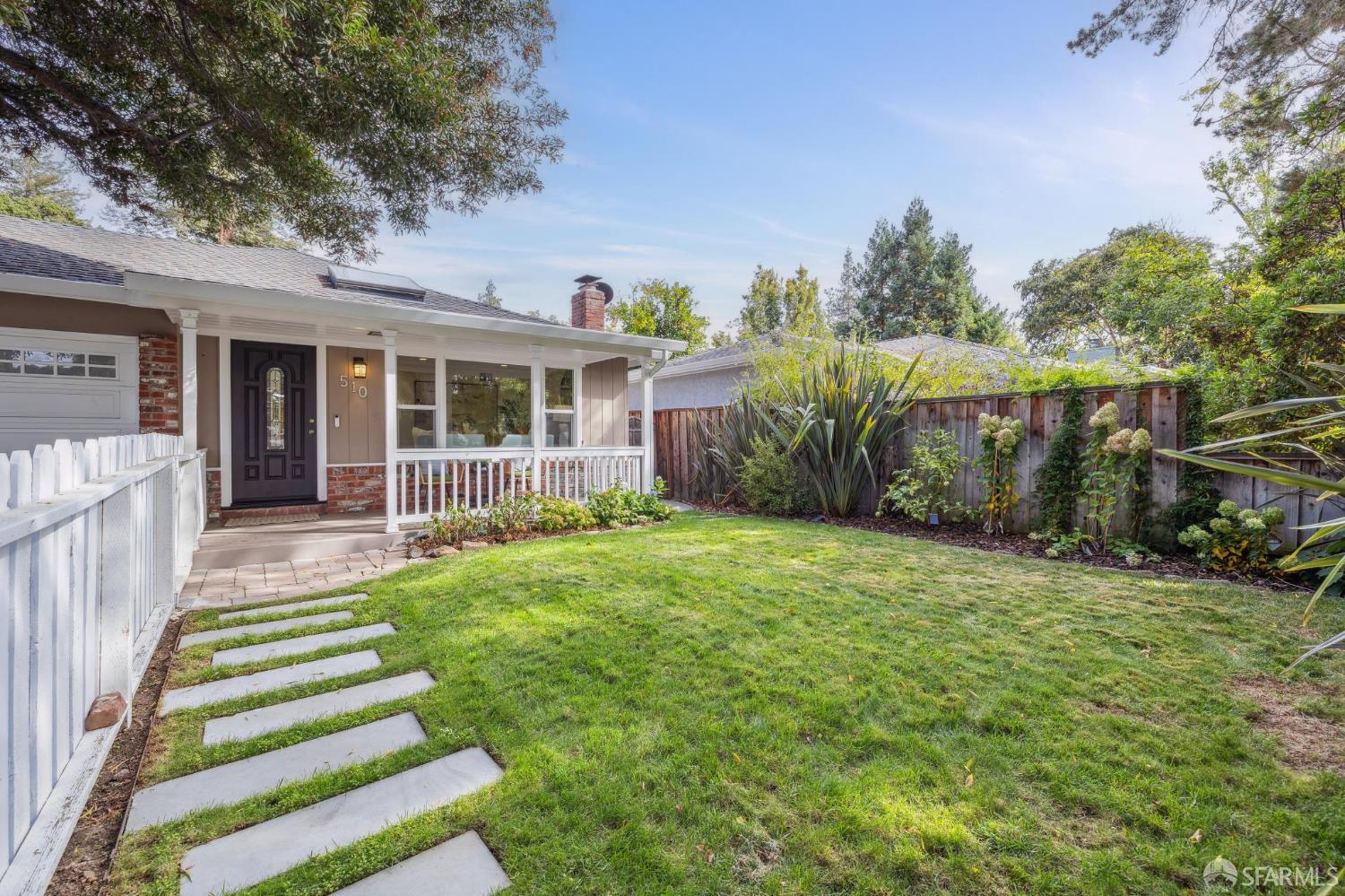 Detail Gallery Image 4 of 53 For 510 8th Ave, Menlo Park,  CA 94025 - 3 Beds | 1 Baths