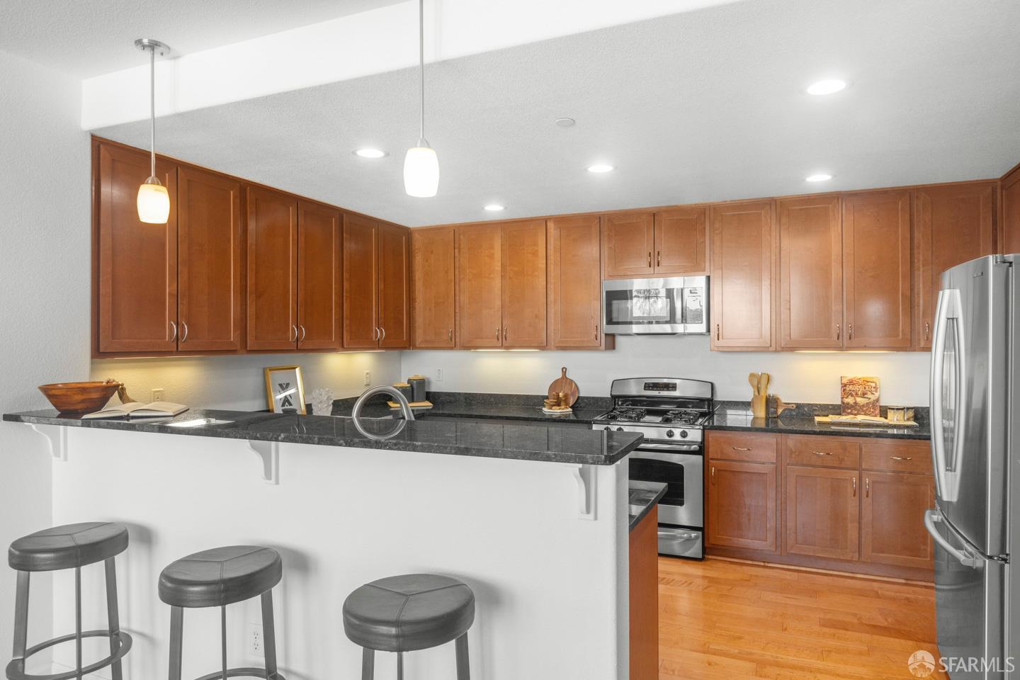 Detail Gallery Image 10 of 38 For 1388 Broadway #309,  Millbrae,  CA 94030 - 3 Beds | 2 Baths