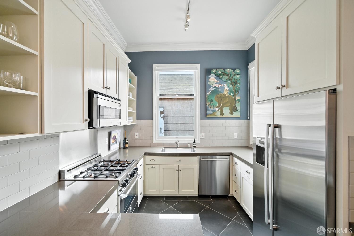 Detail Gallery Image 3 of 17 For 32 Harris Pl, San Francisco,  CA 94123 - 1 Beds | 1 Baths