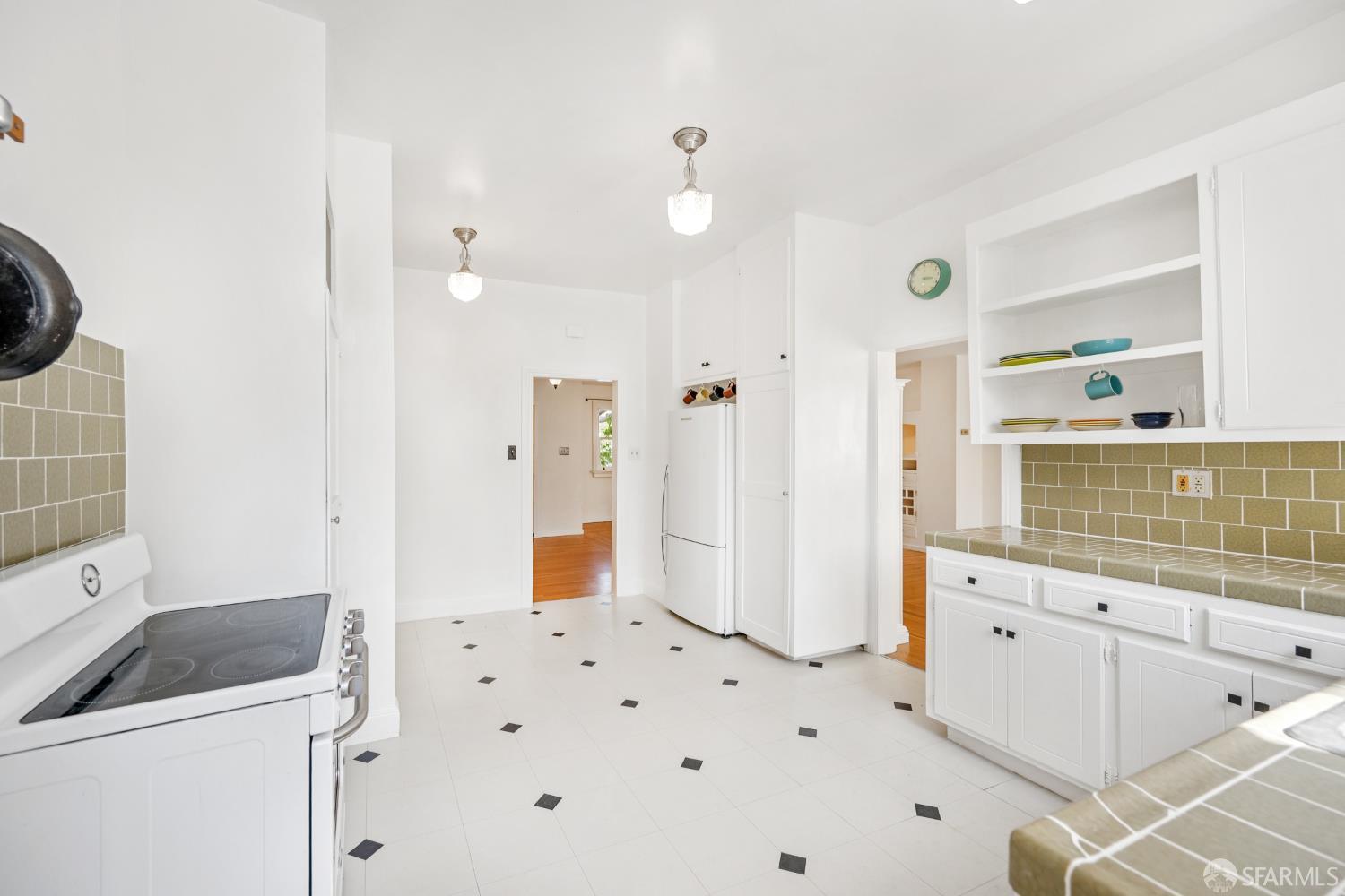 Detail Gallery Image 24 of 75 For 4047 Cesar Chavez St, San Francisco,  CA 94131 - 2 Beds | 1 Baths