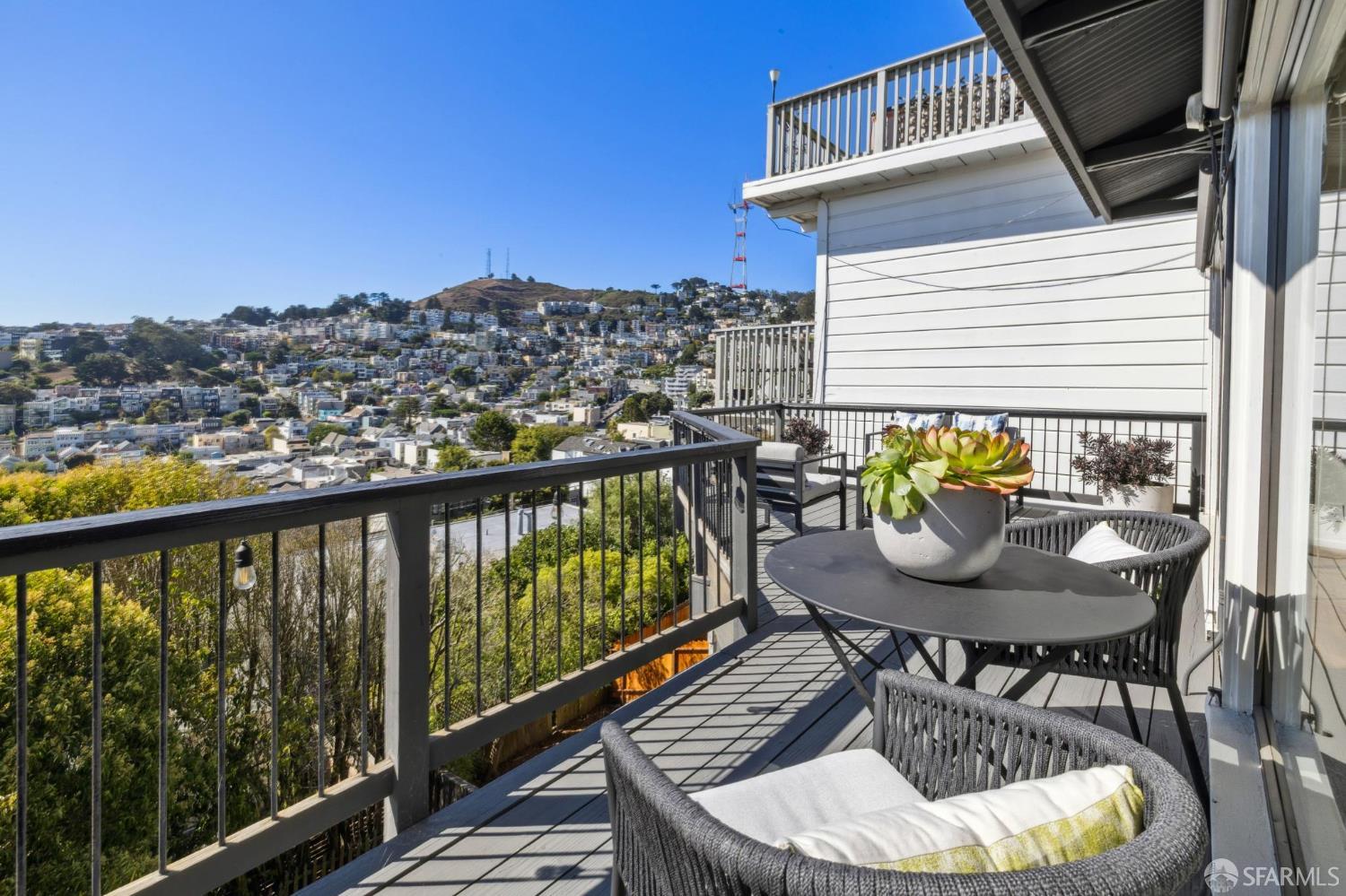 Detail Gallery Image 14 of 47 For 27 Saturn St, San Francisco,  CA 94114 - 3 Beds | 2 Baths