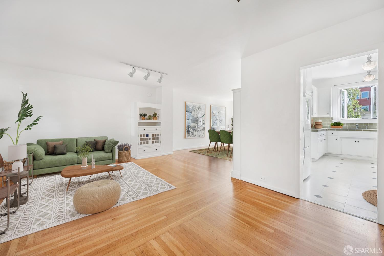 Detail Gallery Image 5 of 75 For 4047 Cesar Chavez St, San Francisco,  CA 94131 - 2 Beds | 1 Baths
