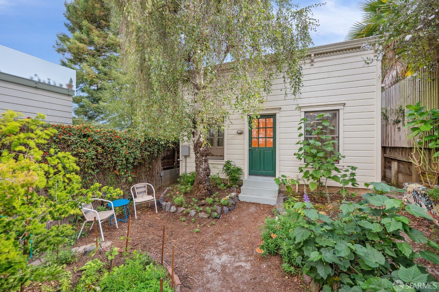 Detail Gallery Image 3 of 75 For 4047 Cesar Chavez St, San Francisco,  CA 94131 - 2 Beds | 1 Baths