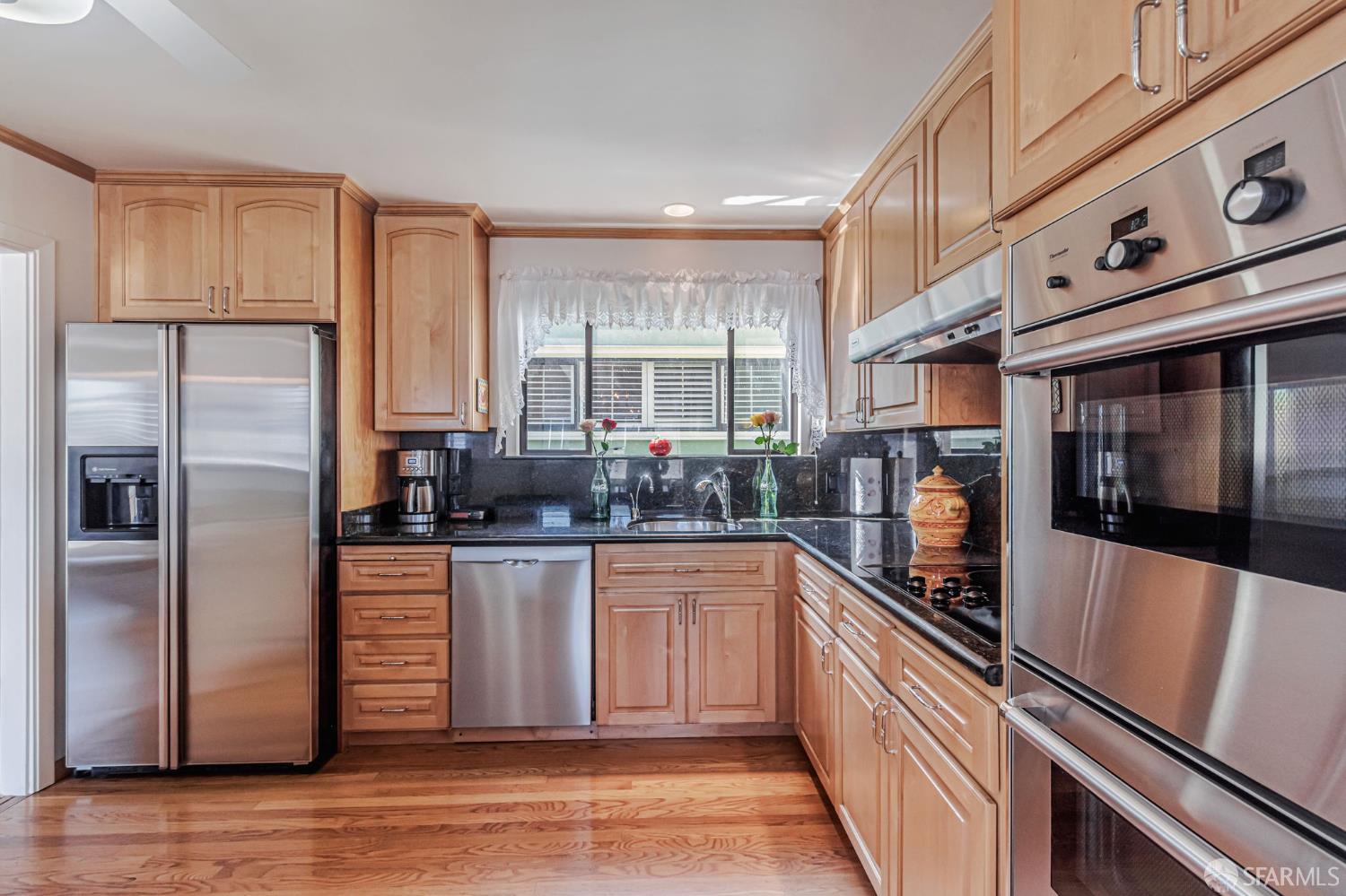 Detail Gallery Image 9 of 45 For 366 Harvard St, San Francisco,  CA 94134 - 4 Beds | 2 Baths