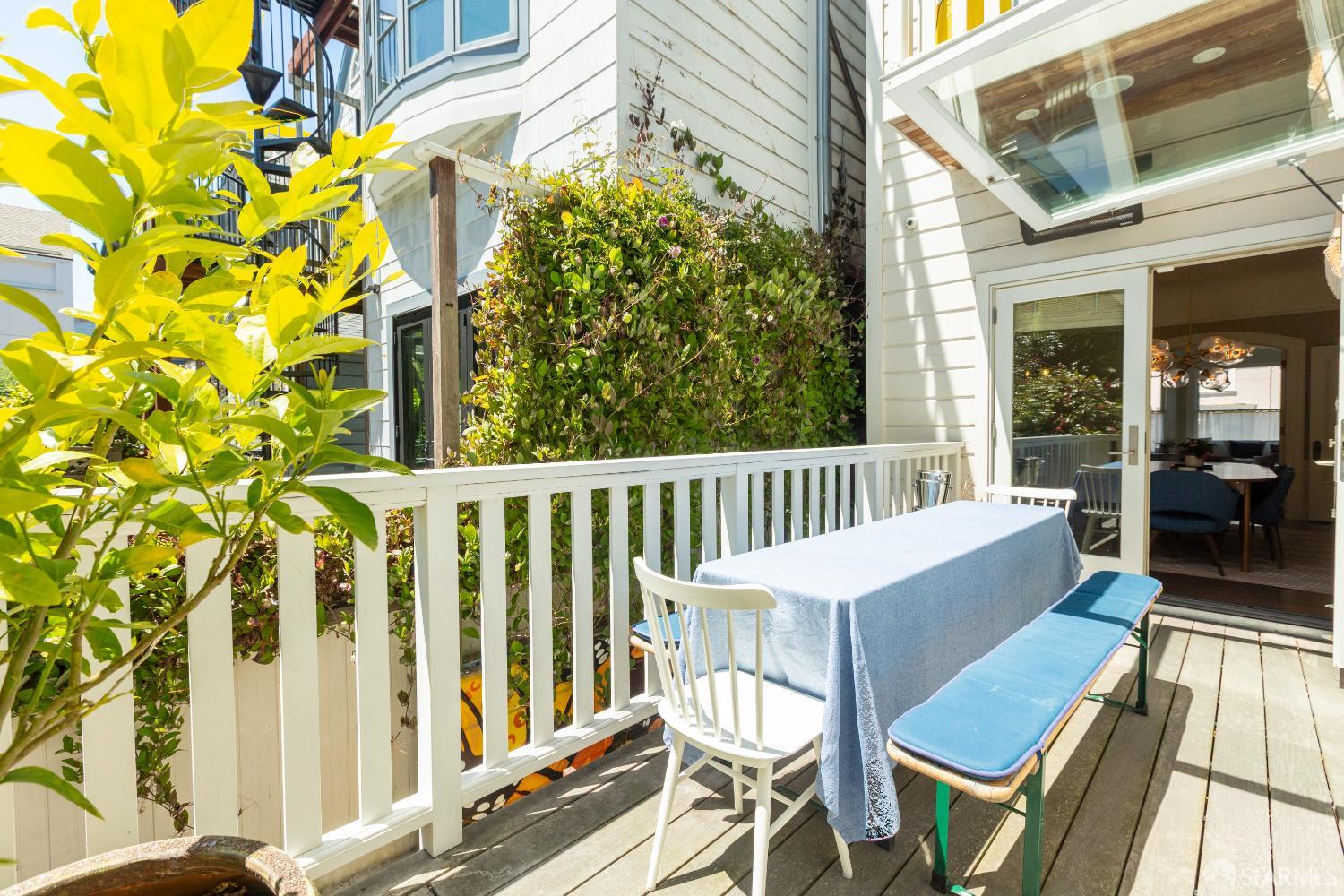 Detail Gallery Image 6 of 37 For 1315 Waller St, San Francisco,  CA 94117 - 5 Beds | 4/2 Baths