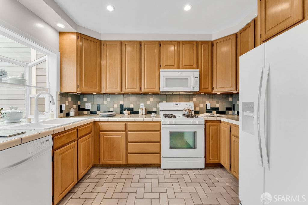 Detail Gallery Image 30 of 85 For 371 Hearst Ave, San Francisco,  CA 94112 - 3 Beds | 2 Baths