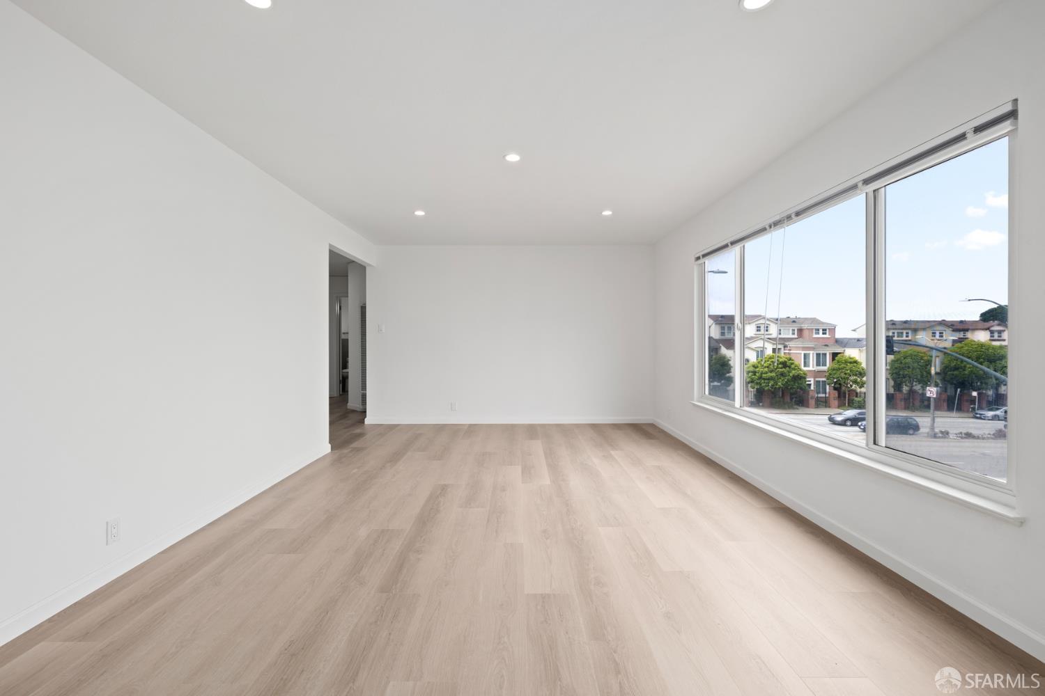 Detail Gallery Image 2 of 10 For 1700 19th Ave #3,  San Francisco,  CA 94122 - 2 Beds | 1 Baths