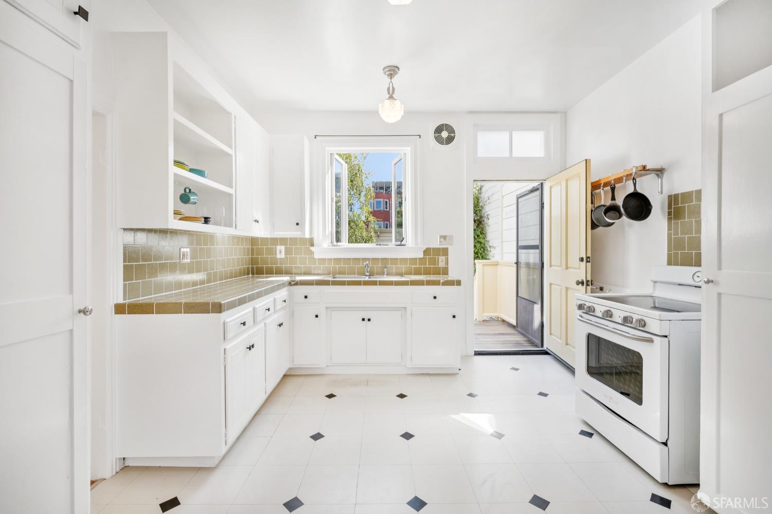 Detail Gallery Image 23 of 75 For 4047 Cesar Chavez St, San Francisco,  CA 94131 - 2 Beds | 1 Baths