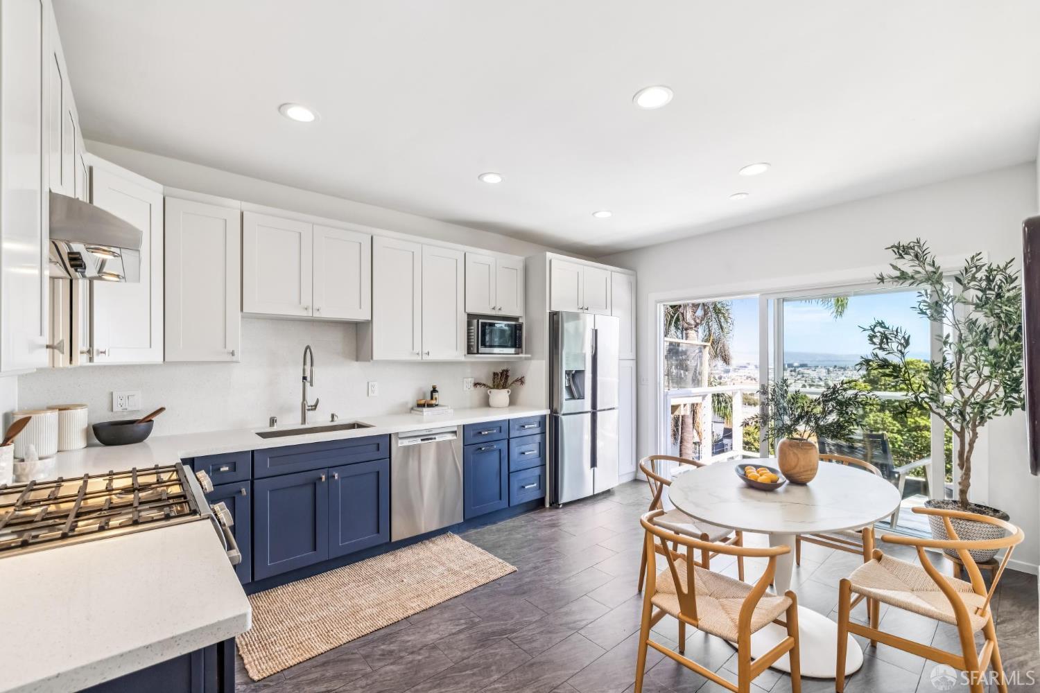 Detail Gallery Image 14 of 97 For 59 Mars St, San Francisco,  CA 94114 - 3 Beds | 2 Baths