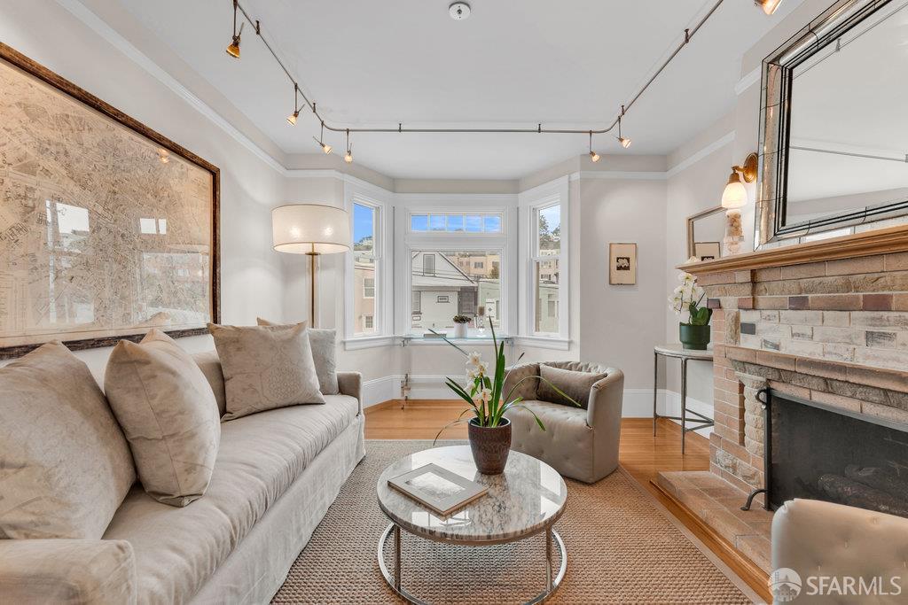 Detail Gallery Image 9 of 85 For 371 Hearst Ave, San Francisco,  CA 94112 - 3 Beds | 2 Baths