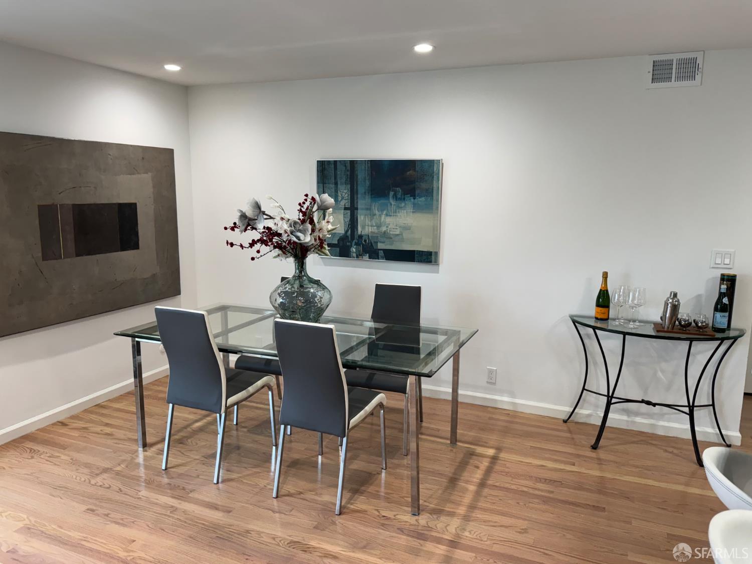 Detail Gallery Image 6 of 25 For 2225 Vicente St #1,  San Francisco,  CA 94116 - 3 Beds | 2 Baths