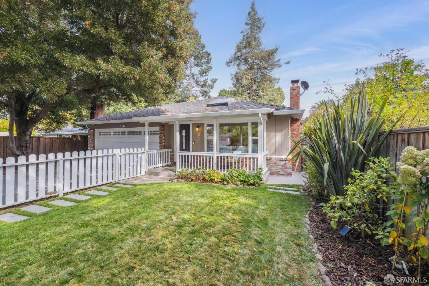 Detail Gallery Image 2 of 53 For 510 8th Ave, Menlo Park,  CA 94025 - 3 Beds | 1 Baths