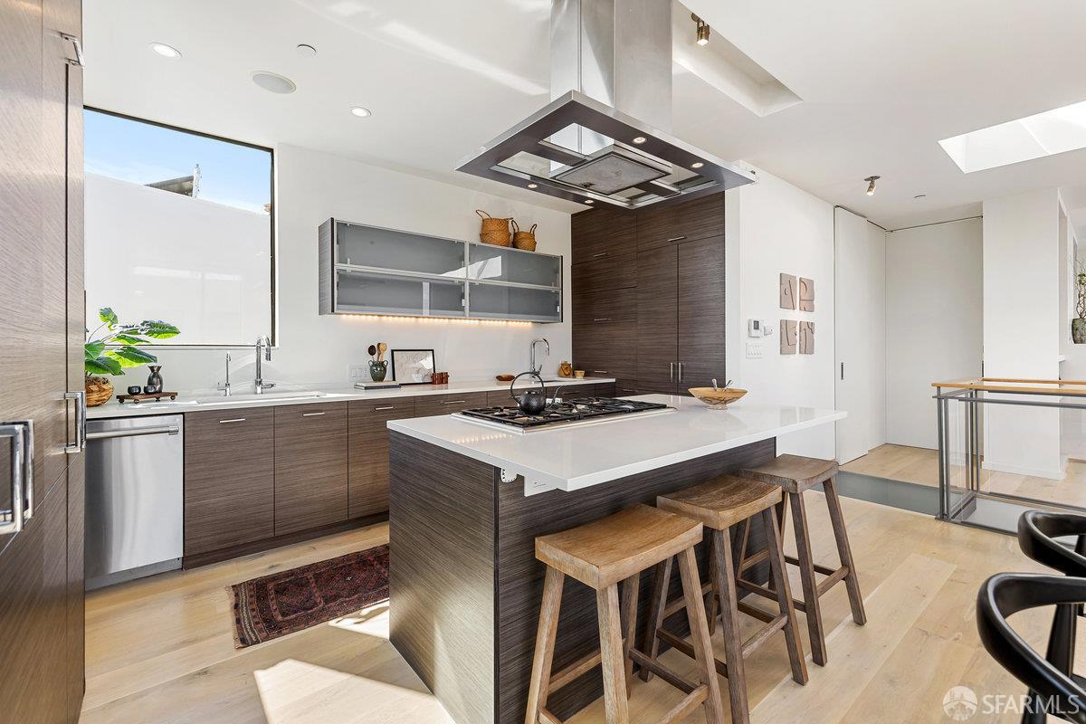 Detail Gallery Image 7 of 34 For 330 Cornwall St, San Francisco,  CA 94118 - 3 Beds | 3 Baths