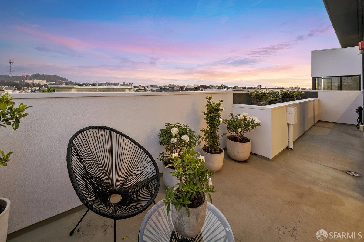 Detail Gallery Image 12 of 34 For 330 Cornwall St, San Francisco,  CA 94118 - 3 Beds | 3 Baths