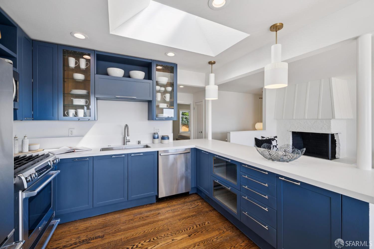 Detail Gallery Image 18 of 47 For 27 Saturn St, San Francisco,  CA 94114 - 3 Beds | 2 Baths