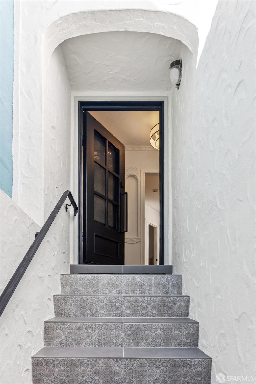 Detail Gallery Image 4 of 70 For 26 Albion St, San Francisco,  CA 94103 - 3 Beds | 2 Baths
