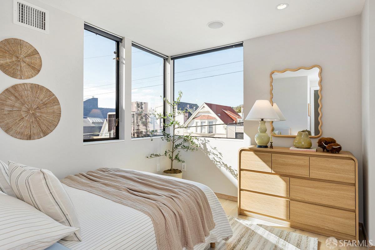 Detail Gallery Image 18 of 34 For 330 Cornwall St, San Francisco,  CA 94118 - 3 Beds | 3 Baths