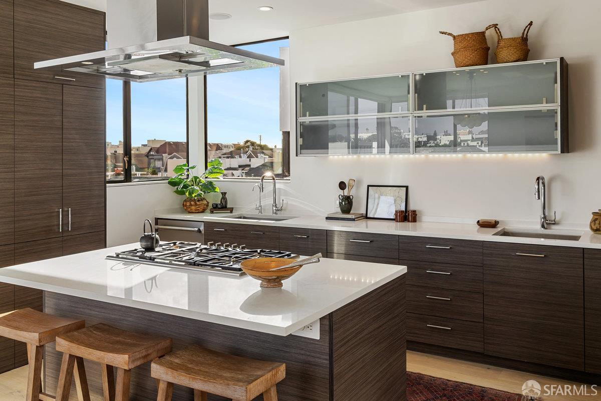 Detail Gallery Image 8 of 34 For 330 Cornwall St, San Francisco,  CA 94118 - 3 Beds | 3 Baths