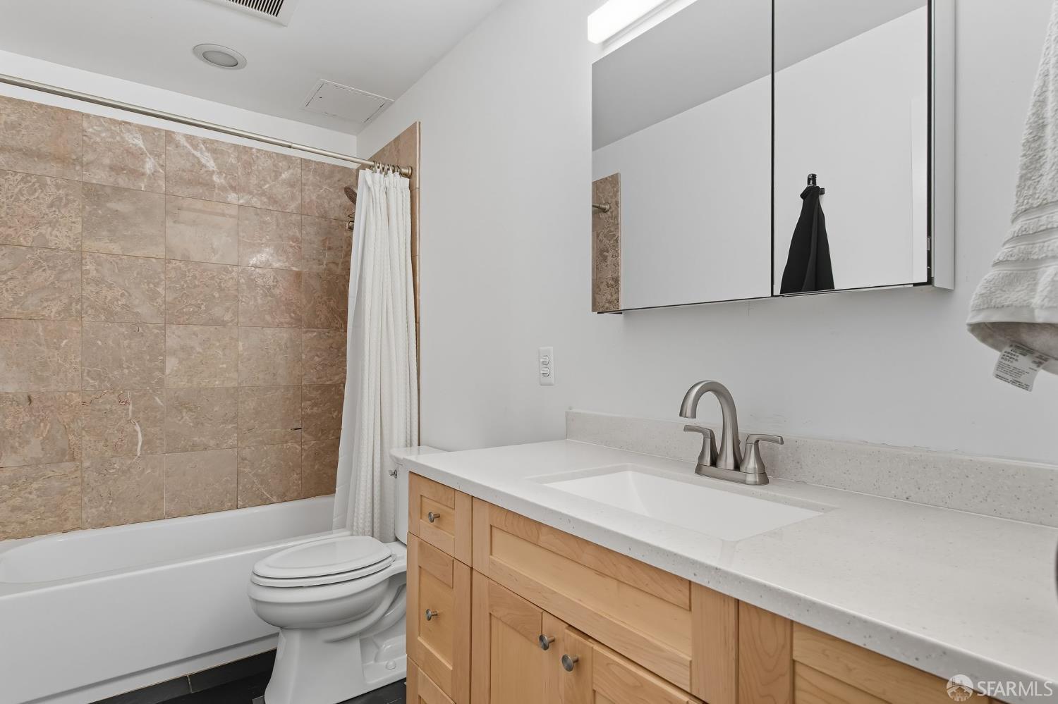 Detail Gallery Image 13 of 28 For 288 Whitmore St 125b,  Oakland,  CA 94611 - 1 Beds | 1 Baths