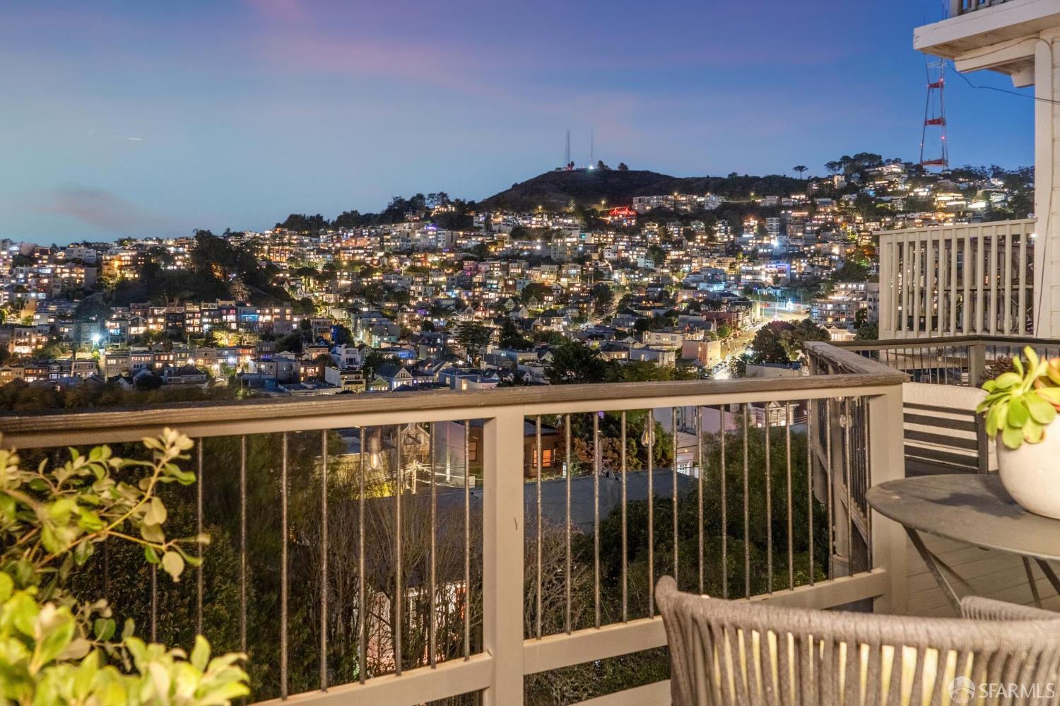 Detail Gallery Image 11 of 47 For 27 Saturn St, San Francisco,  CA 94114 - 3 Beds | 2 Baths