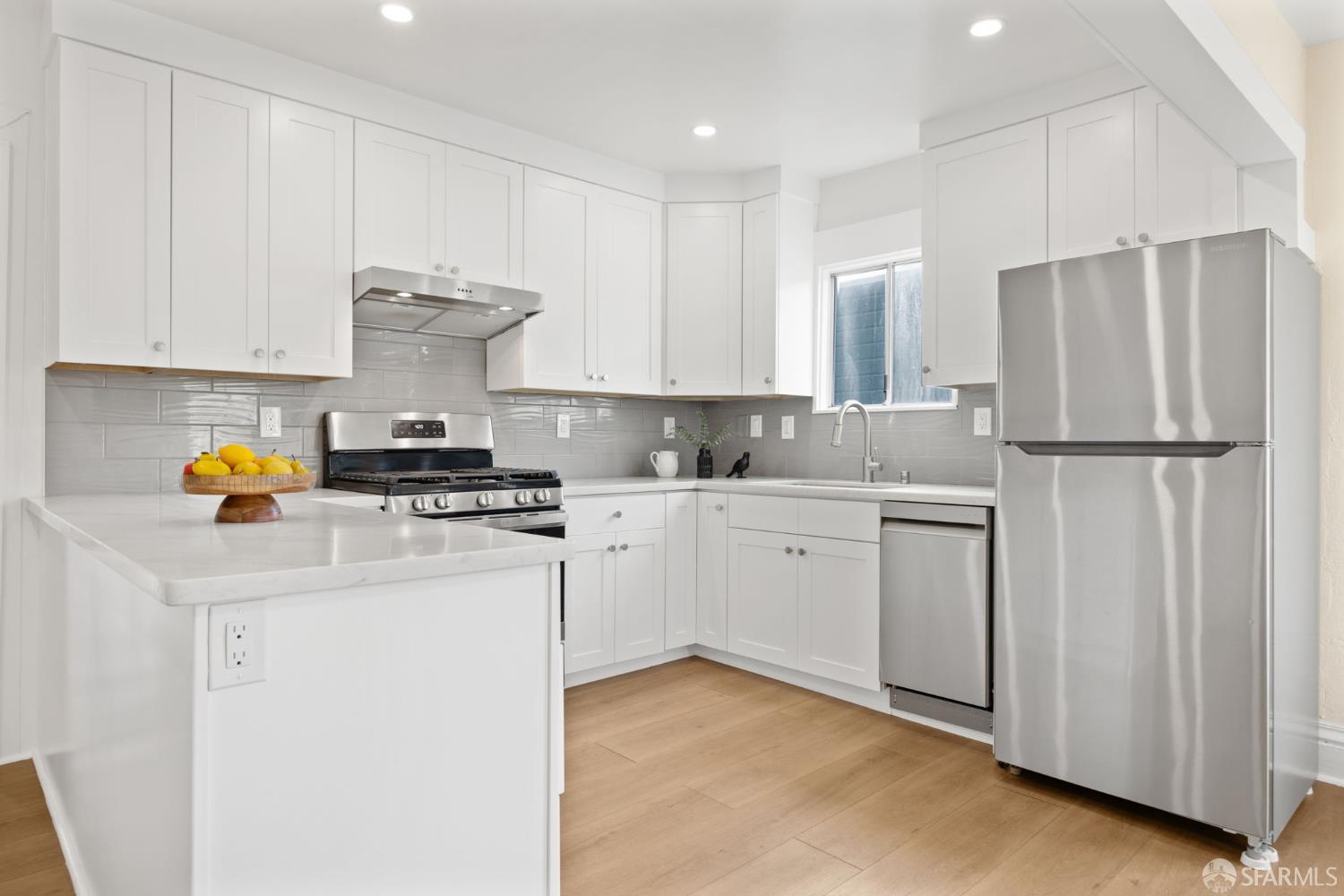 Detail Gallery Image 8 of 50 For 435 Wilde Ave, San Francisco,  CA 94134 - 4 Beds | 3 Baths
