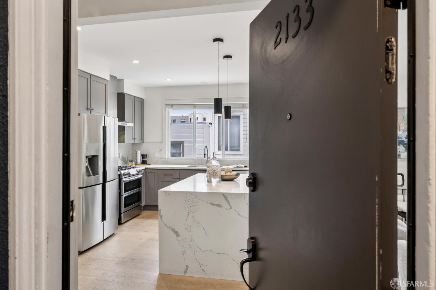 Photo #2: 425070497 Listing 