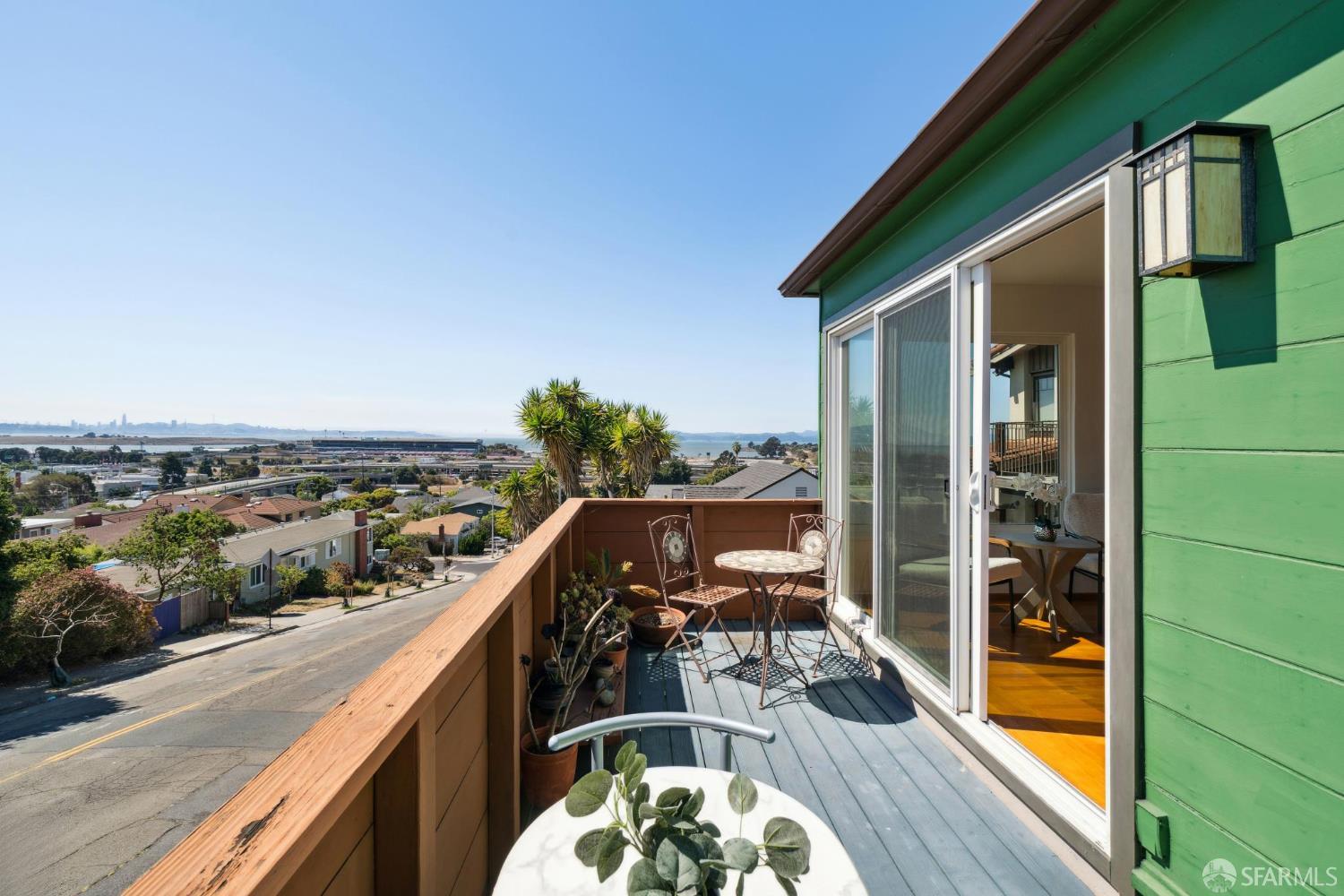 Detail Gallery Image 13 of 26 For 835 Solano Ave, Albany,  CA 94706 - 2 Beds | 2 Baths