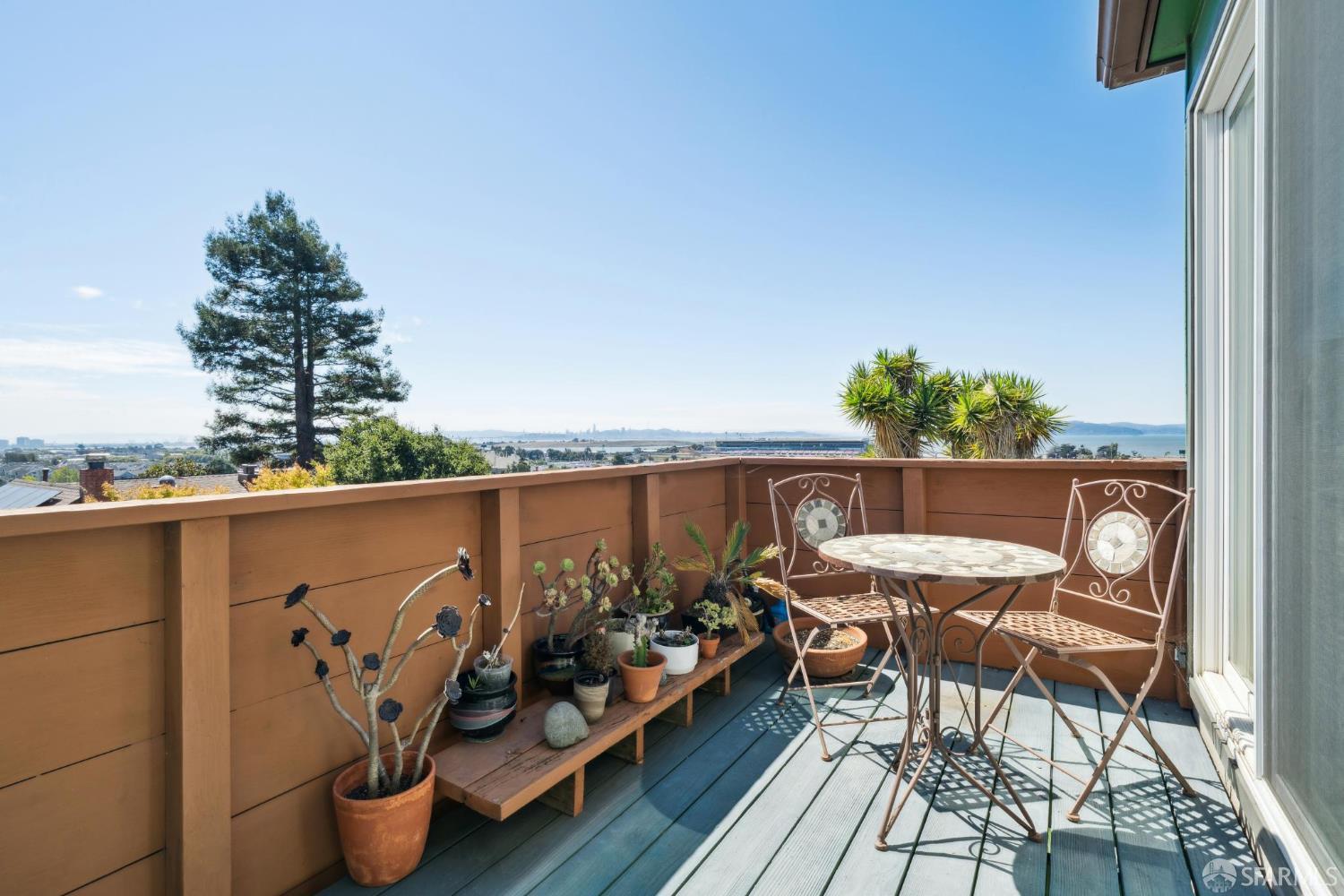 Detail Gallery Image 11 of 26 For 835 Solano Ave, Albany,  CA 94706 - 2 Beds | 2 Baths