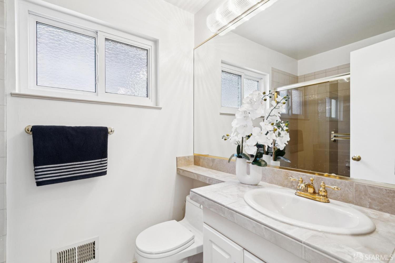 Detail Gallery Image 24 of 26 For 835 Solano Ave, Albany,  CA 94706 - 2 Beds | 2 Baths