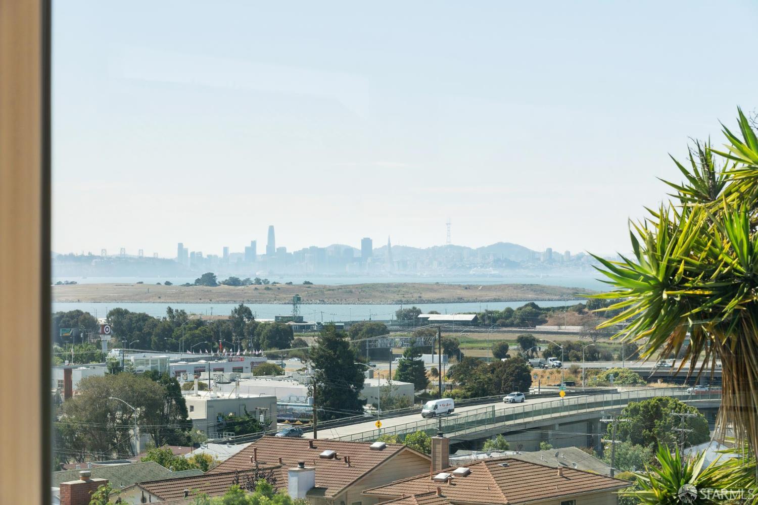 Detail Gallery Image 8 of 26 For 835 Solano Ave, Albany,  CA 94706 - 2 Beds | 2 Baths
