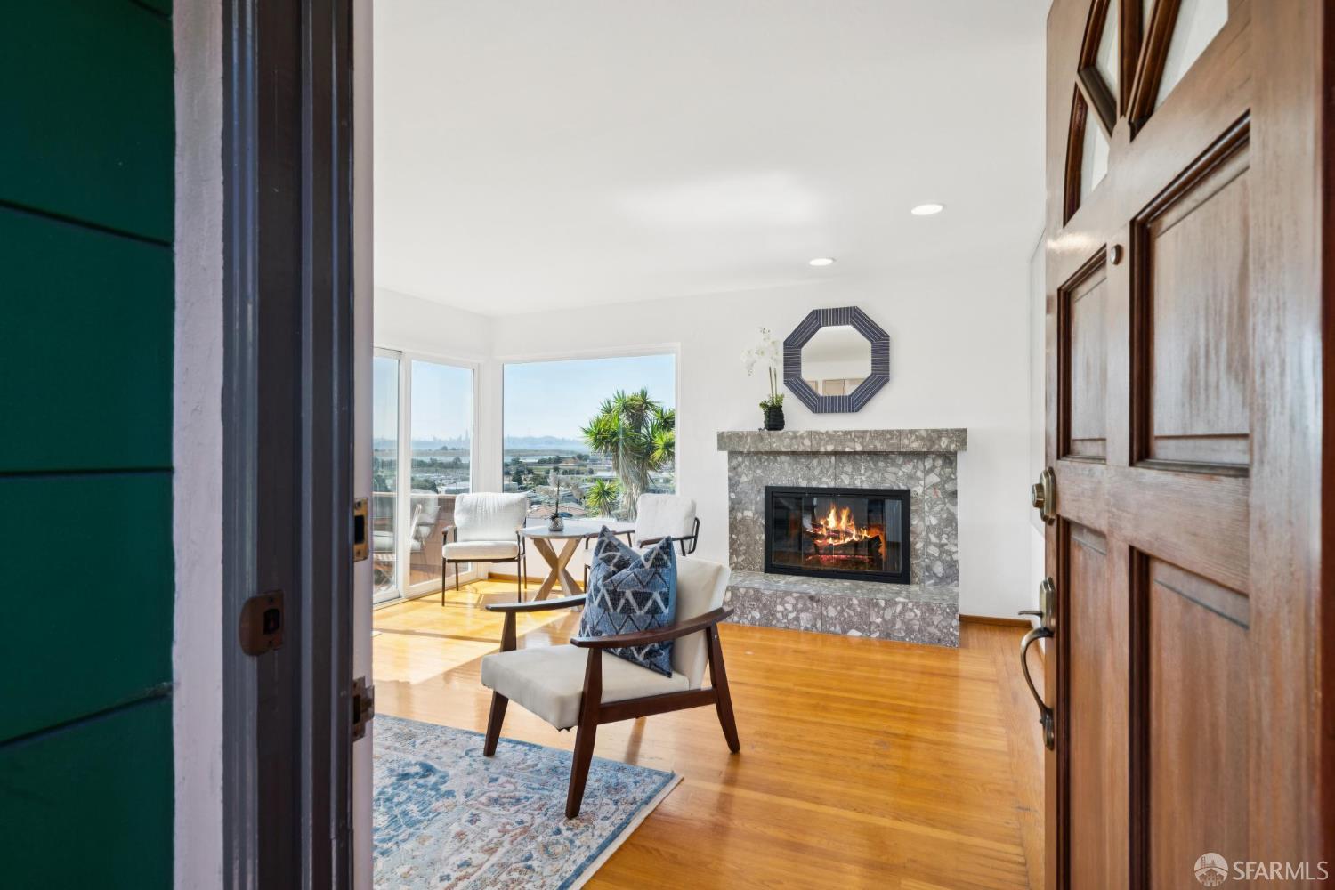 Detail Gallery Image 3 of 26 For 835 Solano Ave, Albany,  CA 94706 - 2 Beds | 2 Baths