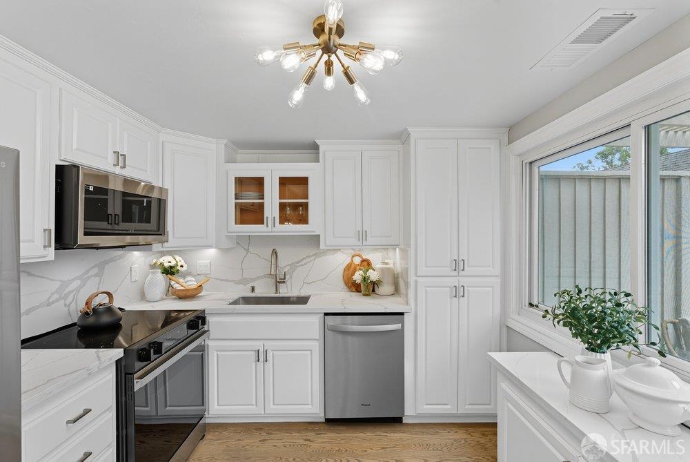 Detail Gallery Image 12 of 38 For 1074 Eagle Ln, Foster City,  CA 94404 - 3 Beds | 2/1 Baths