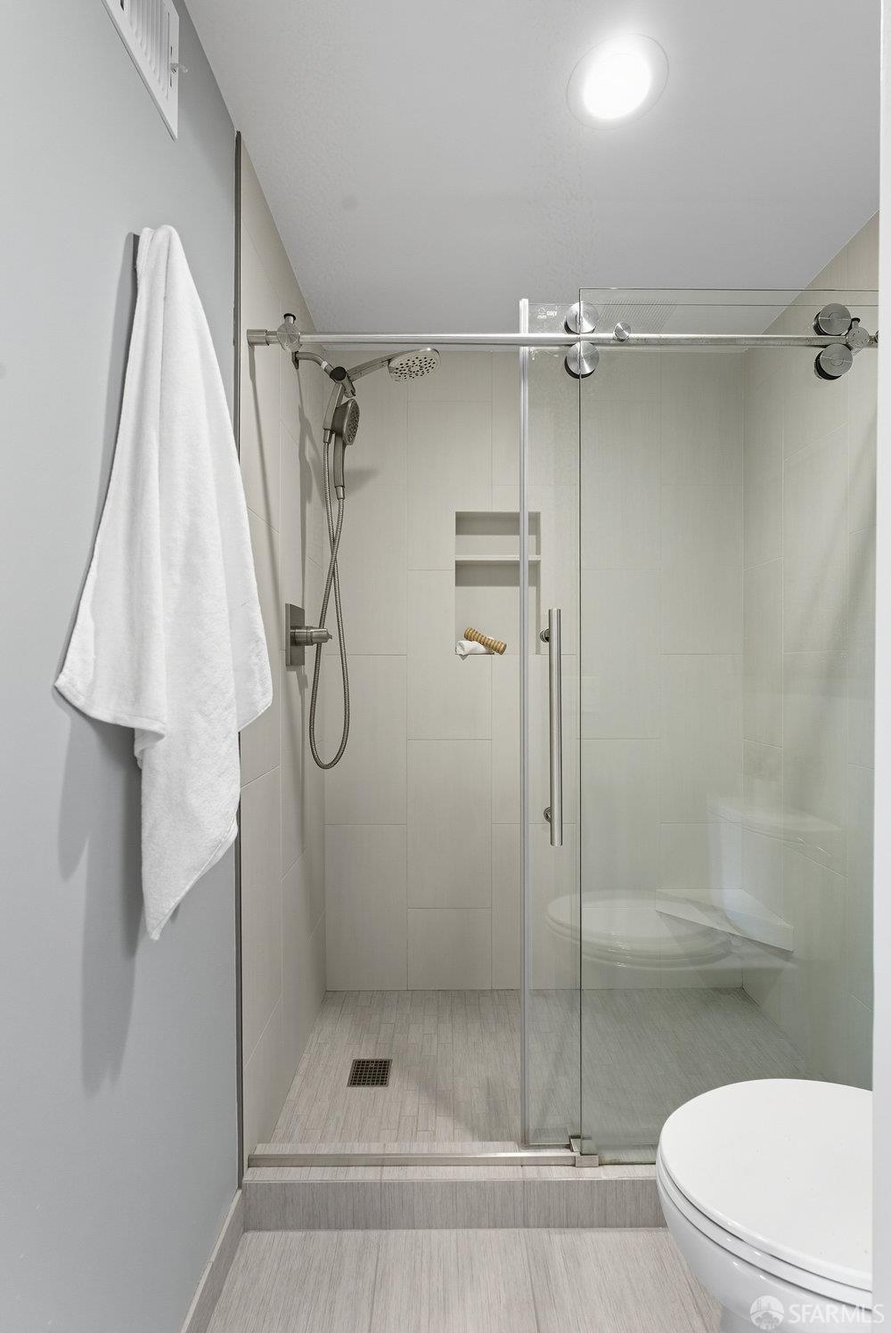 Detail Gallery Image 25 of 38 For 1074 Eagle Ln, Foster City,  CA 94404 - 3 Beds | 2/1 Baths