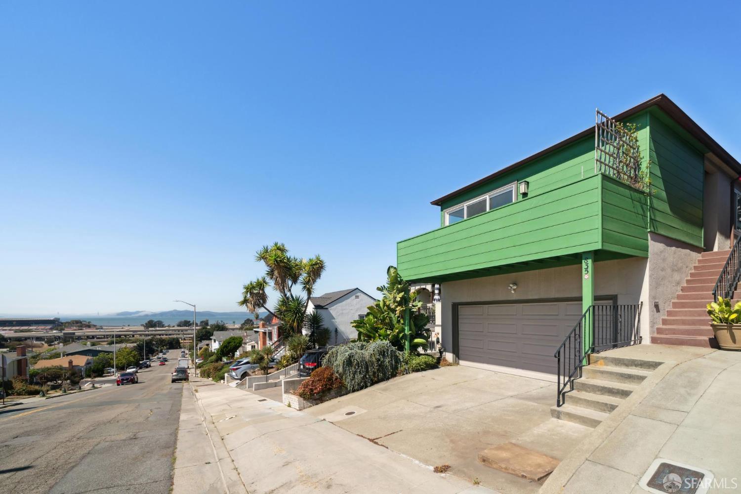 Detail Gallery Image 1 of 26 For 835 Solano Ave, Albany,  CA 94706 - 2 Beds | 2 Baths