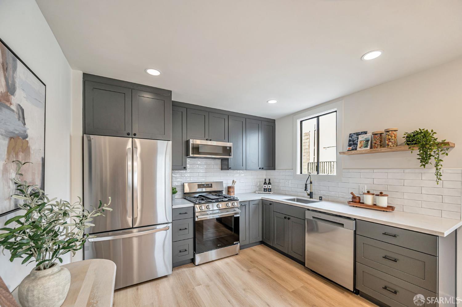 Detail Gallery Image 11 of 41 For 3622 Rivera St, San Francisco,  CA 94116 - 3 Beds | 2 Baths