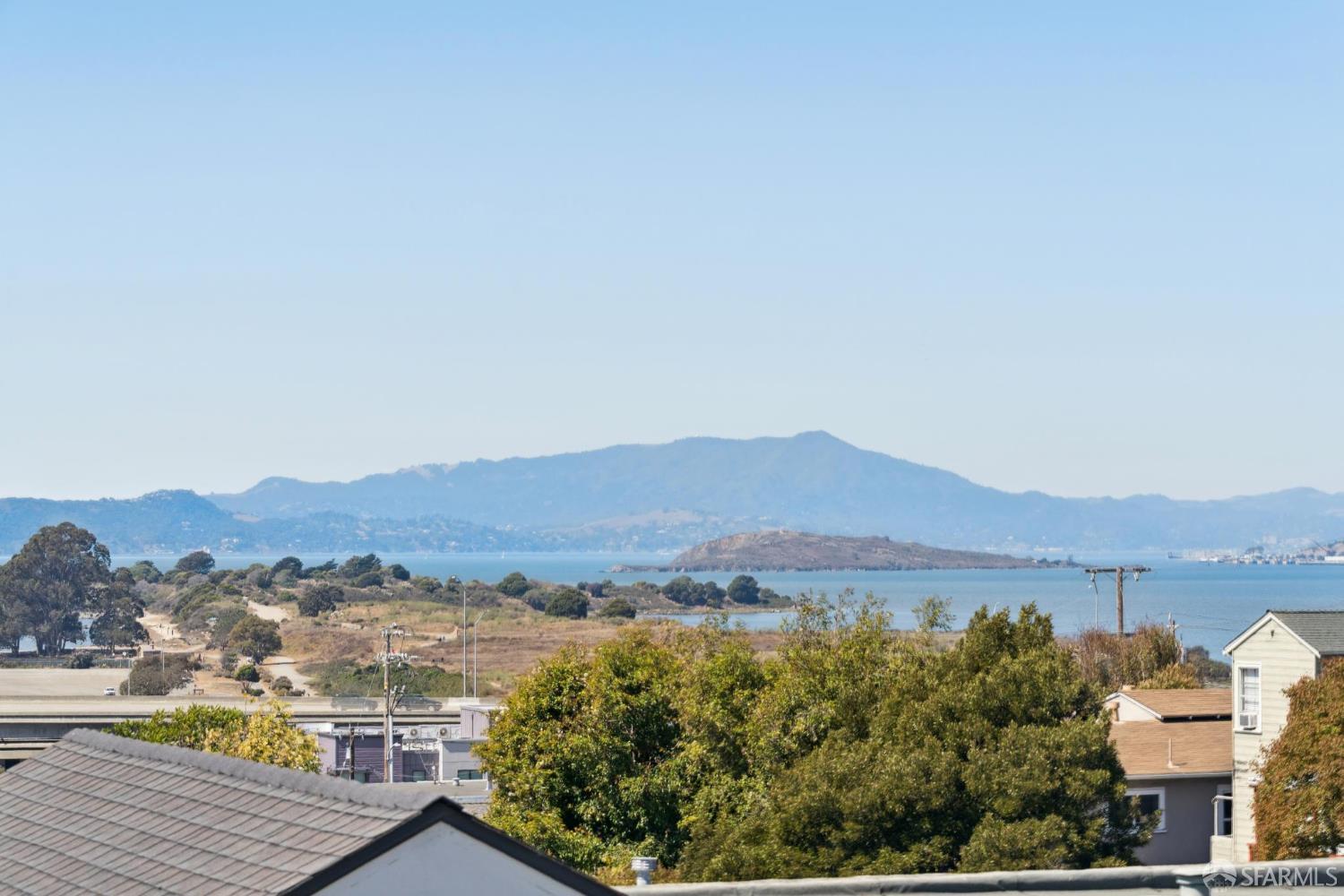Detail Gallery Image 14 of 26 For 835 Solano Ave, Albany,  CA 94706 - 2 Beds | 2 Baths