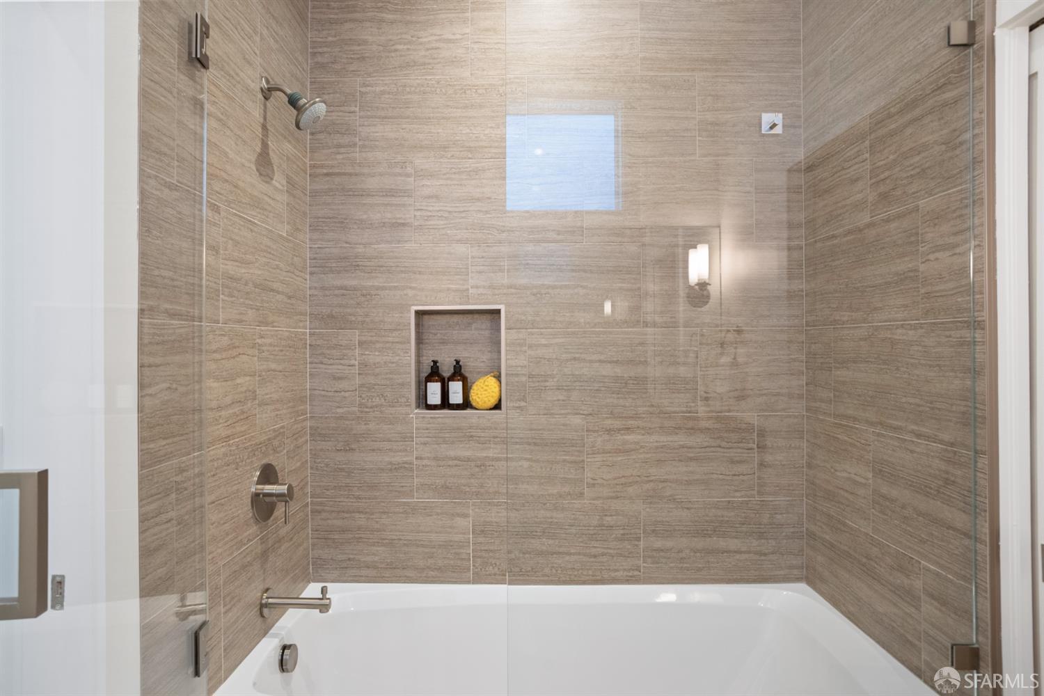 Photo #15: 425075341 Listing: Photo #15