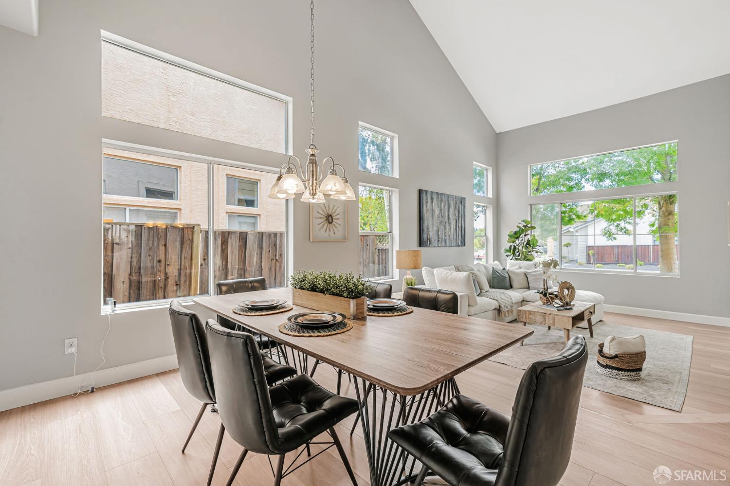 Detail Gallery Image 17 of 56 For 2101 Asilomar Dr, Antioch,  CA 94509 - 5 Beds | 3 Baths