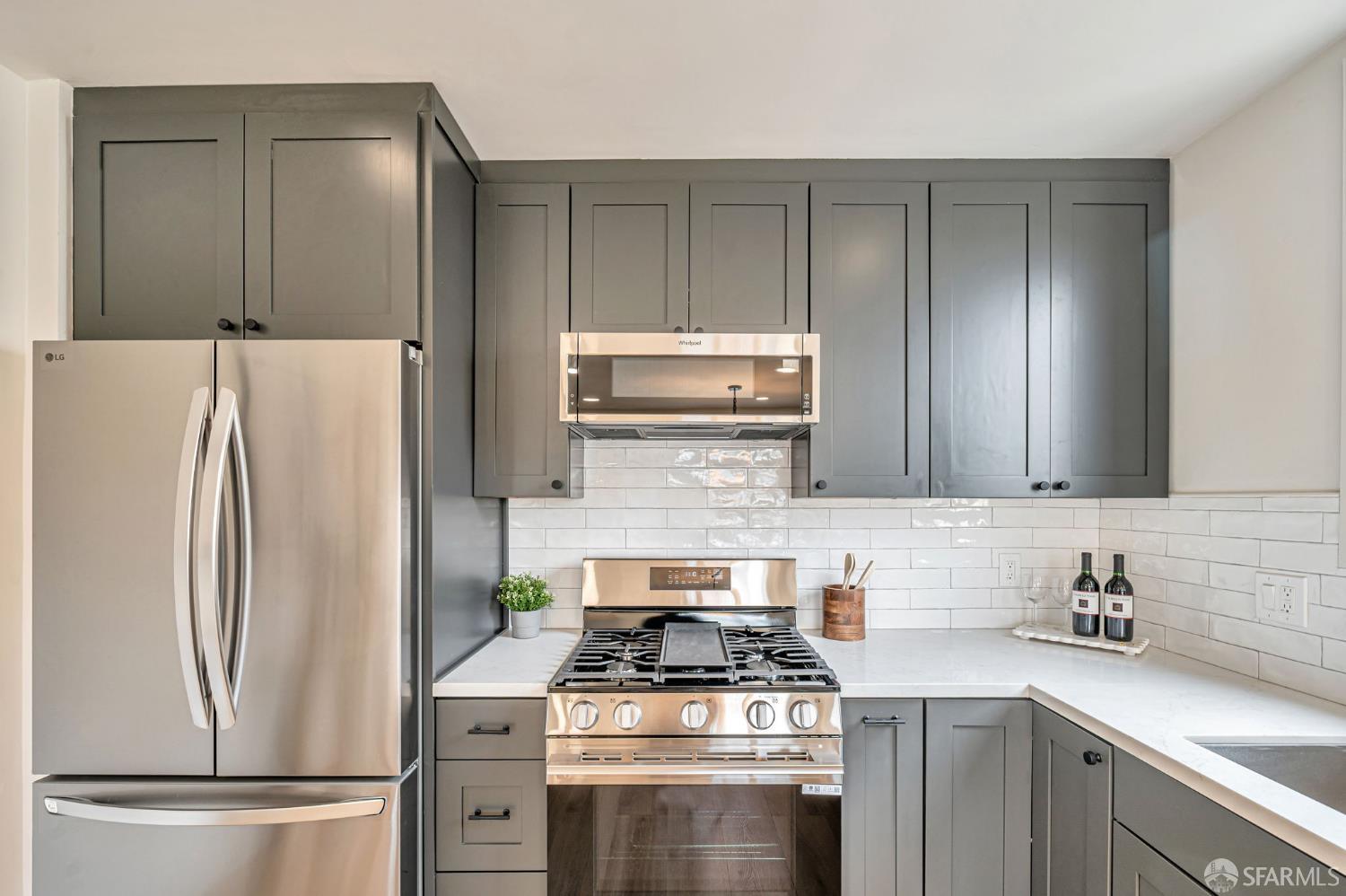 Detail Gallery Image 9 of 41 For 3622 Rivera St, San Francisco,  CA 94116 - 3 Beds | 2 Baths