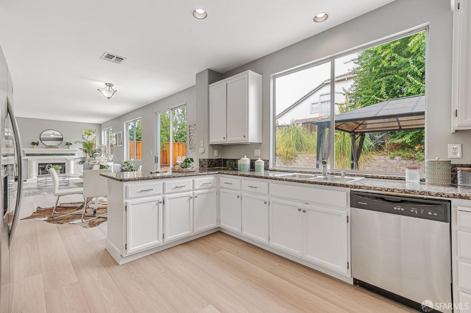 Detail Gallery Image 9 of 56 For 2101 Asilomar Dr, Antioch,  CA 94509 - 5 Beds | 3 Baths