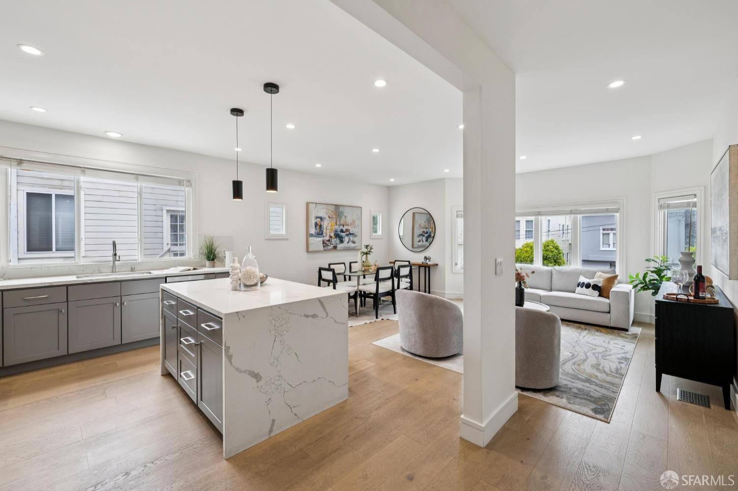 Photo #3: 425070497 Listing 
